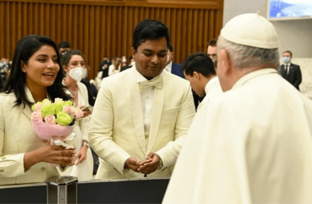 Recém casados na Audiência Geral na Sala Pauklo VI  (Vatican Media)