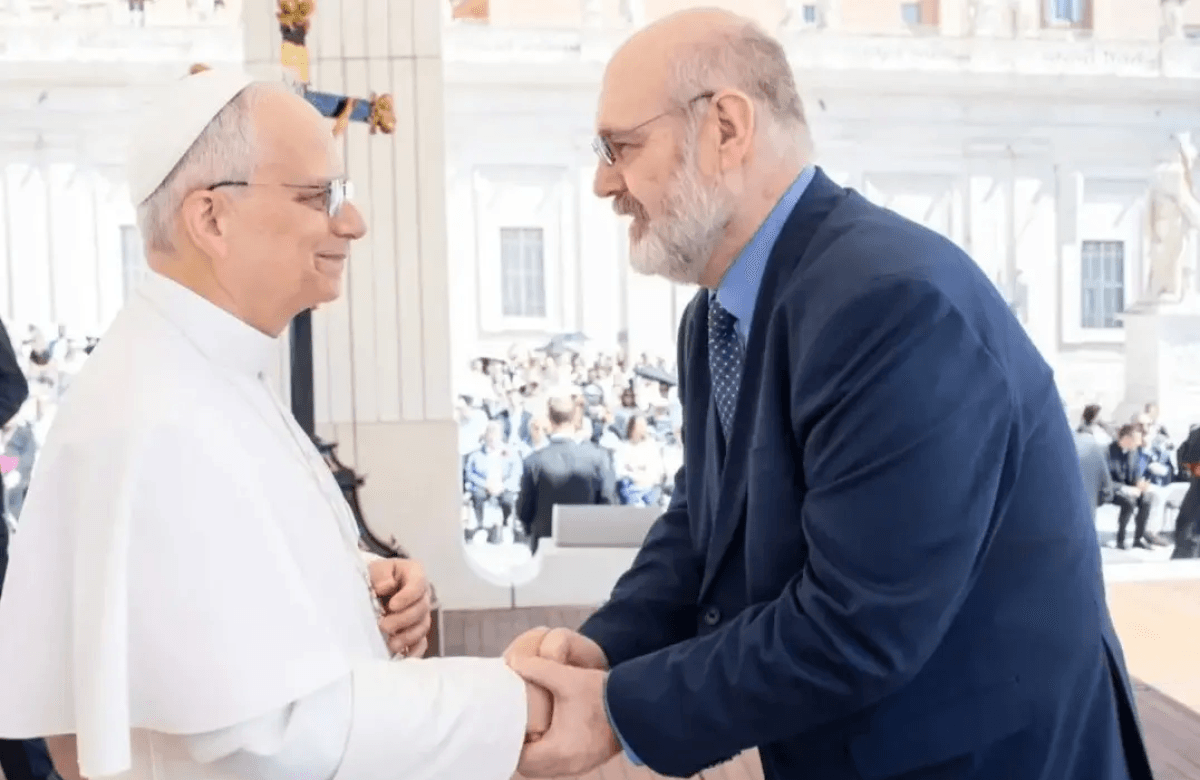Foto de capa da notícia Programa Razões da Fé convida o jornalista Silvonei José e aborda o 1º ano de pontificado o Papa Leão XIV