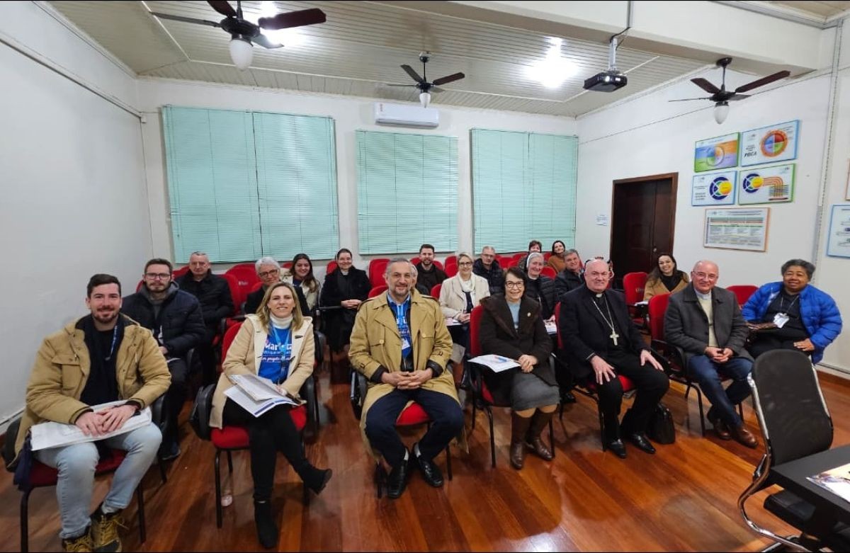Foto de capa da notícia Comissão de Cultura e Educação promove encontro de diretores, pastoralistas e sacerdotes com Dom José Gislon