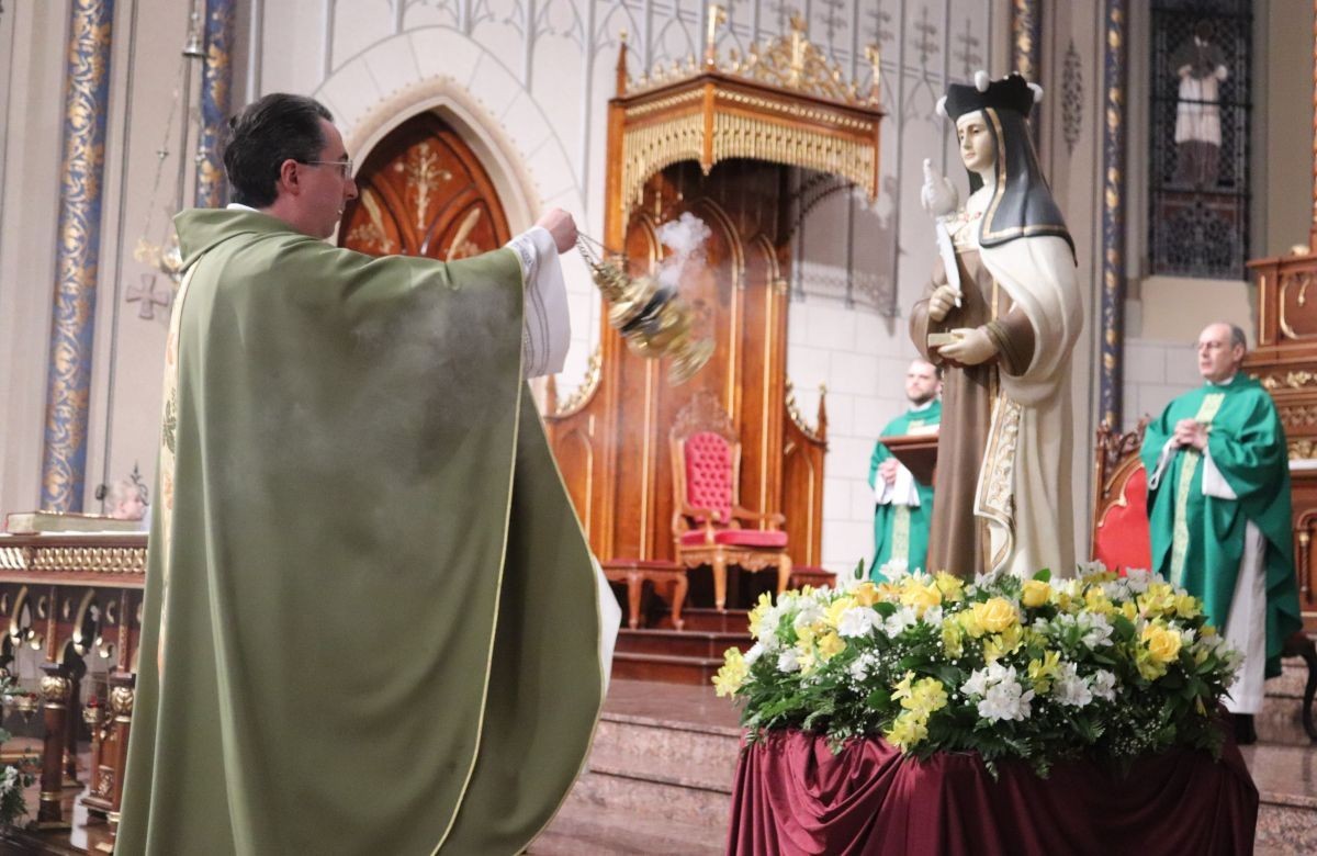 Foto de capa da notícia Primeira noite do Tríduo da Festa de Santa Teresa 2026 conta com a participação dos seminaristas da Diocese de Caxias do Sul