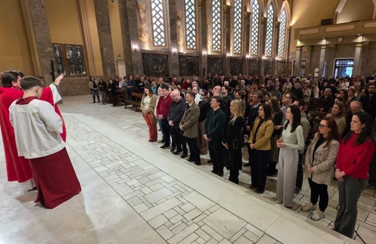 Foto de capa da notícia Missa na Paróquia São Pelegrino celebra festa litúrgica de São Lucas com bênção para os médicos