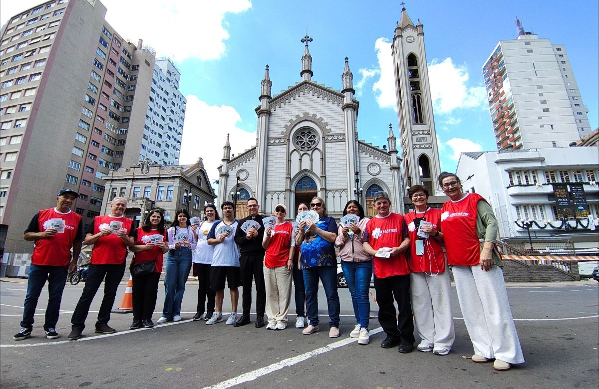 Foto de capa da notícia "Dia D" do Natal da Esperança mobiliza divulgação da campanha que quer doar 1.500 cestas básicas com itens natalinos