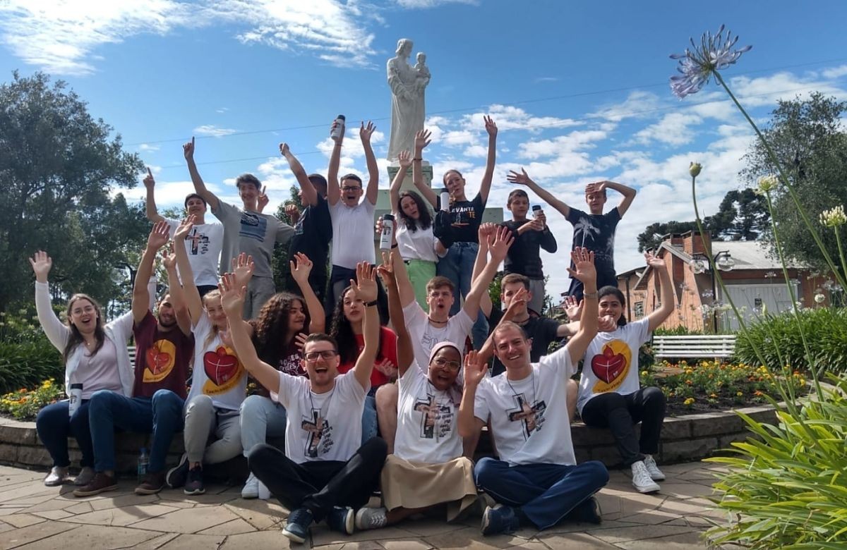 Foto de capa da notícia Jovens Calabrianos realizam seu retro anual para fortalecer a fé e a caminhada juvenil