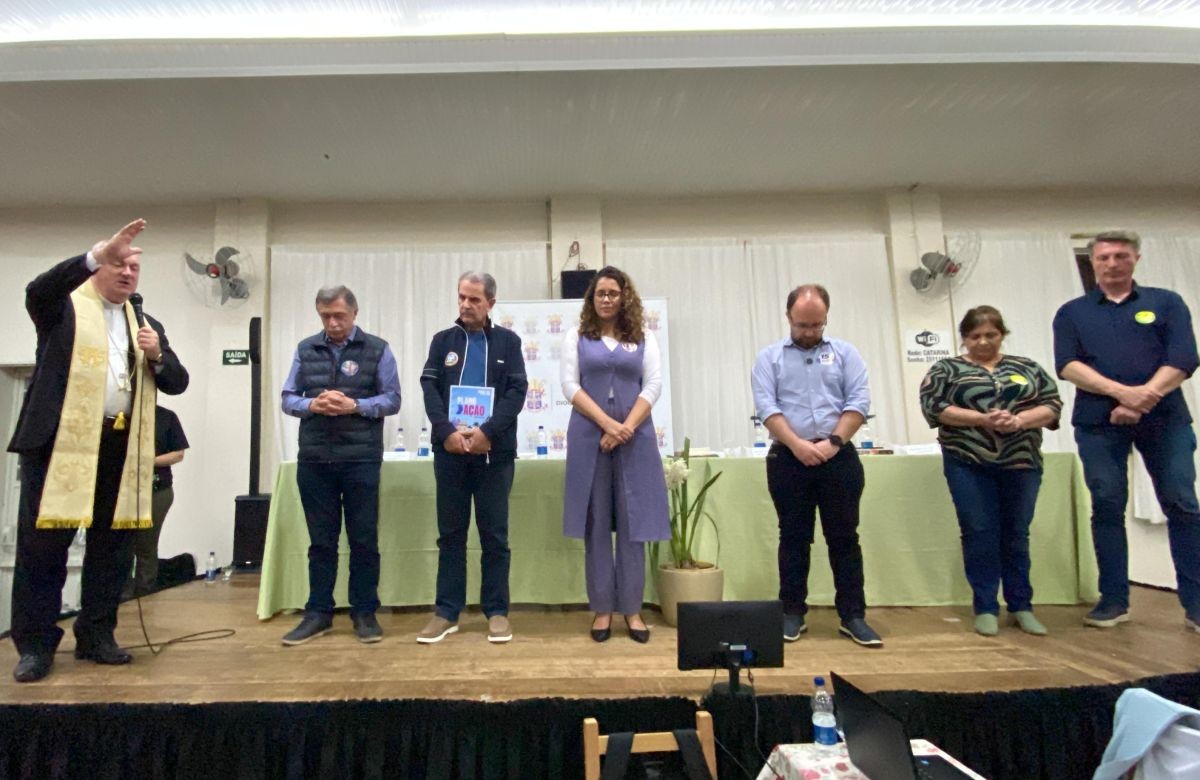 Foto de capa da notícia Encontro promovido pela Diocese de Caxias do Sul reúne candidatos a prefeito de Caxias