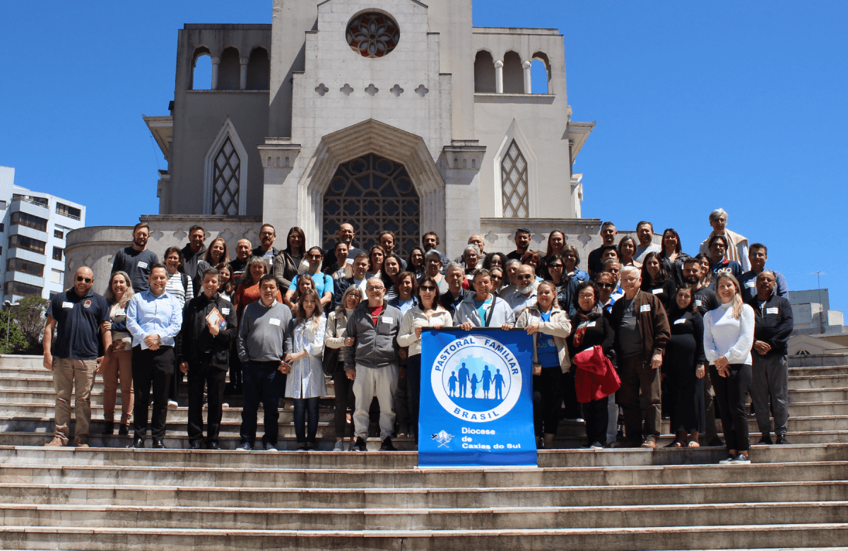 Foto de capa da notícia Pastoral Familiar da Diocese de Caxias realiza encontro formativo para novo itinerário de catequese matrimonial