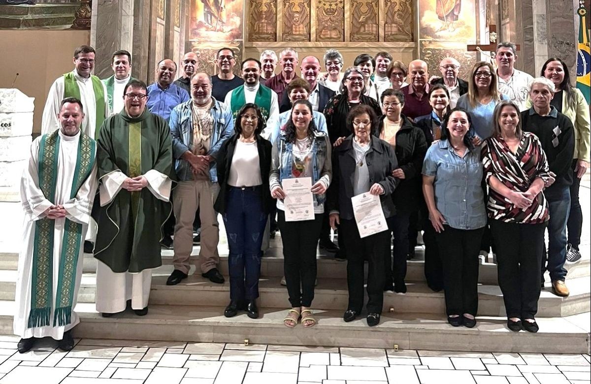 Foto de capa da notícia Missa na Paróquia São Pelegrino marca o envio dos assessores missionários para a escuta das comunidades de Caxias