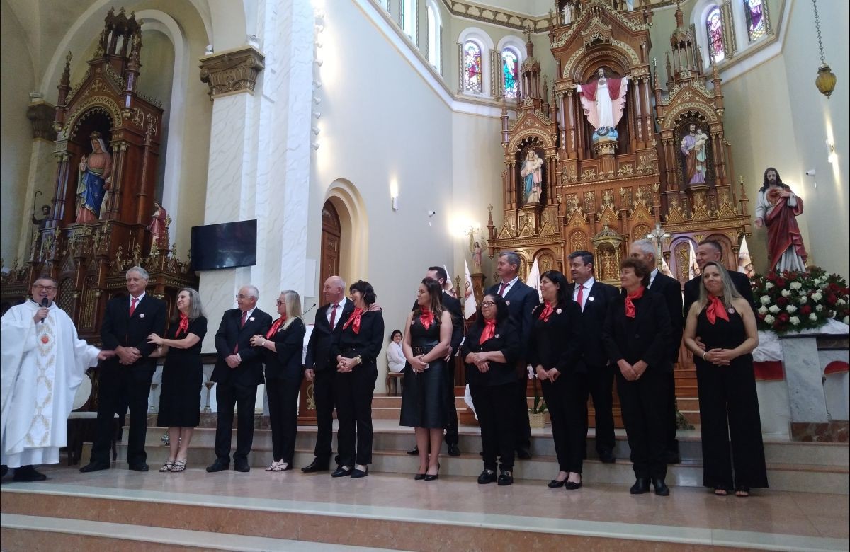 Foto de capa da notícia Paróquia Sagrado Coração de Jesus de Farroupilha celebrou festa do padroeiro e Santos Apóstolos