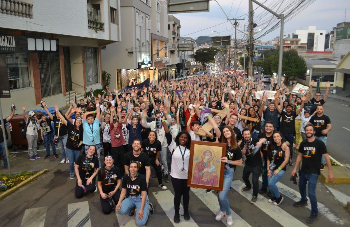 Foto de capa da notícia Opção afetiva e efetiva pelos jovens: o investimento da Campanha para a Evangelização no Setor Juventude da Diocese de Caxias