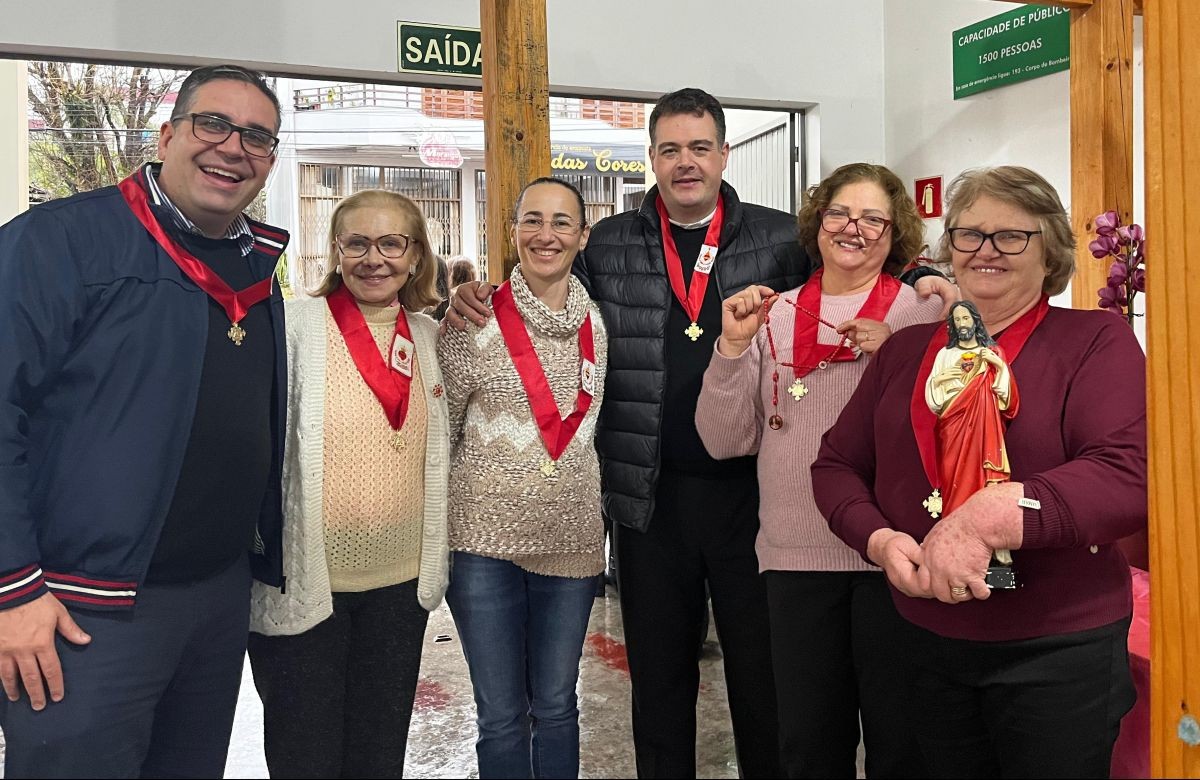 Foto de capa da notícia Paróquia de Nova Araçá realiza encontro do Apostolado da Oração e consagra novos membros