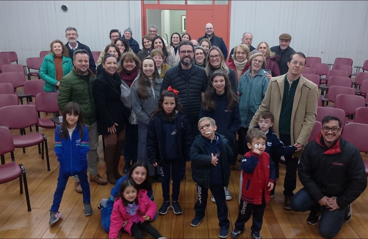 Foto de capa da notícia Casal Lucas e Luciana Gregol partilha a beleza do testemunho da adoção na segunda noite da Semana da Família da Catedral de Caxias