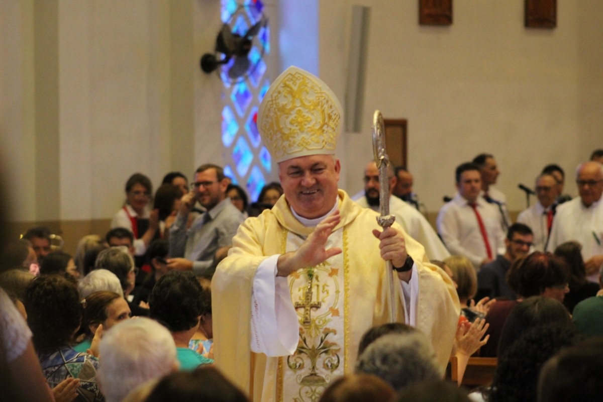 Bênção de Natal às famílias será veiculada por 25 emissoras de rádio e TV na Diocese de Caxias do Sul