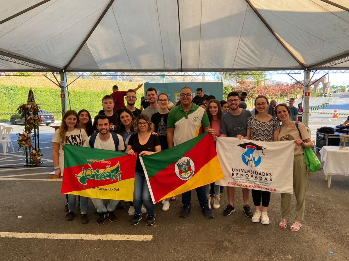 Jovens da Diocese de Caxias do Sul participam de Encontro Nacional de Jovens da RCC