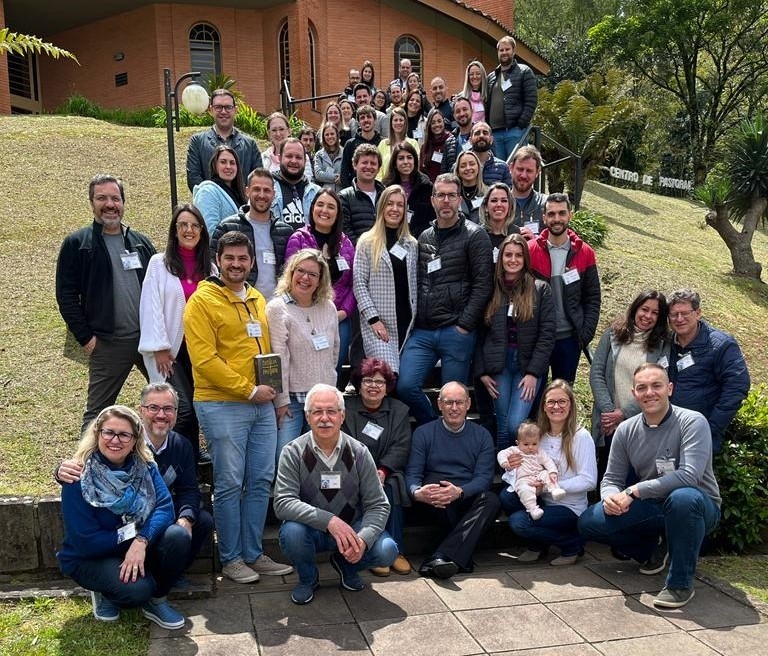 Encontro de preparação ao matrimônio reúne 19 casais em Caxias do Sul, no mês de outubro