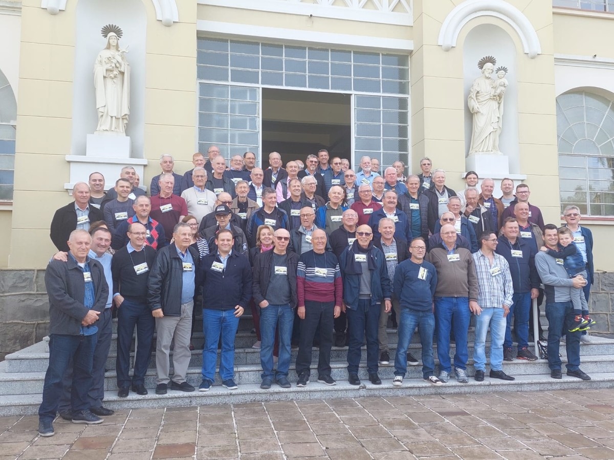 Encontro reúne ex-seminaristas do Seminário Nossa Senhora Aparecida, em Caxias