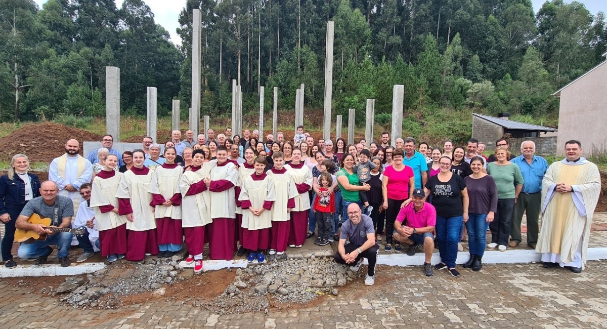 Paróquia de Antônio Prado celebra bênção da pedra fundamental da Igreja Santa Rita de Cássia