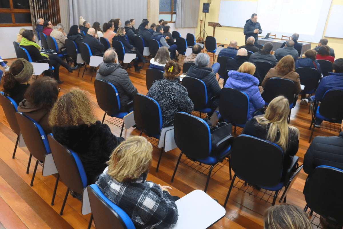 Primeiro encontro "Voluntariado Cáritas" reúne mais de 60 pessoas para articular ações de cuidado aos flagelados pelas chuvas