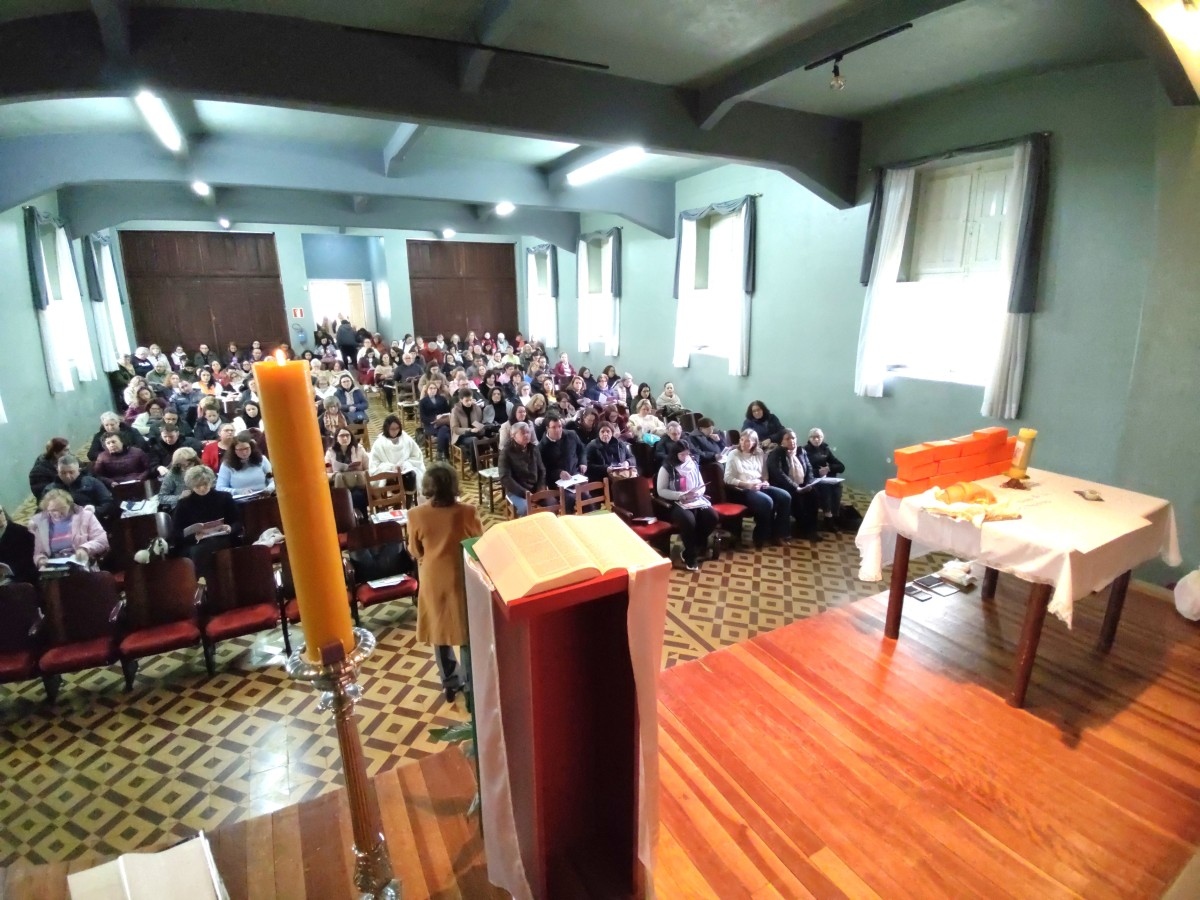 Comissão de IVC da Diocese de Caxias reúne catequistas para laboratório sobre os encontros de famílias da catequese