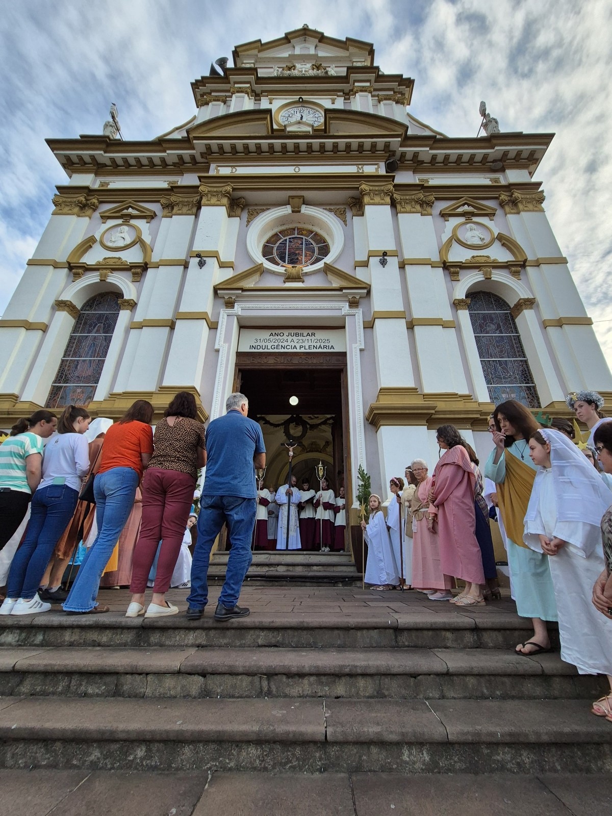Igreja Matriz de Antônio Prado recebe a primeira peregrinação do Jubileu de 2025