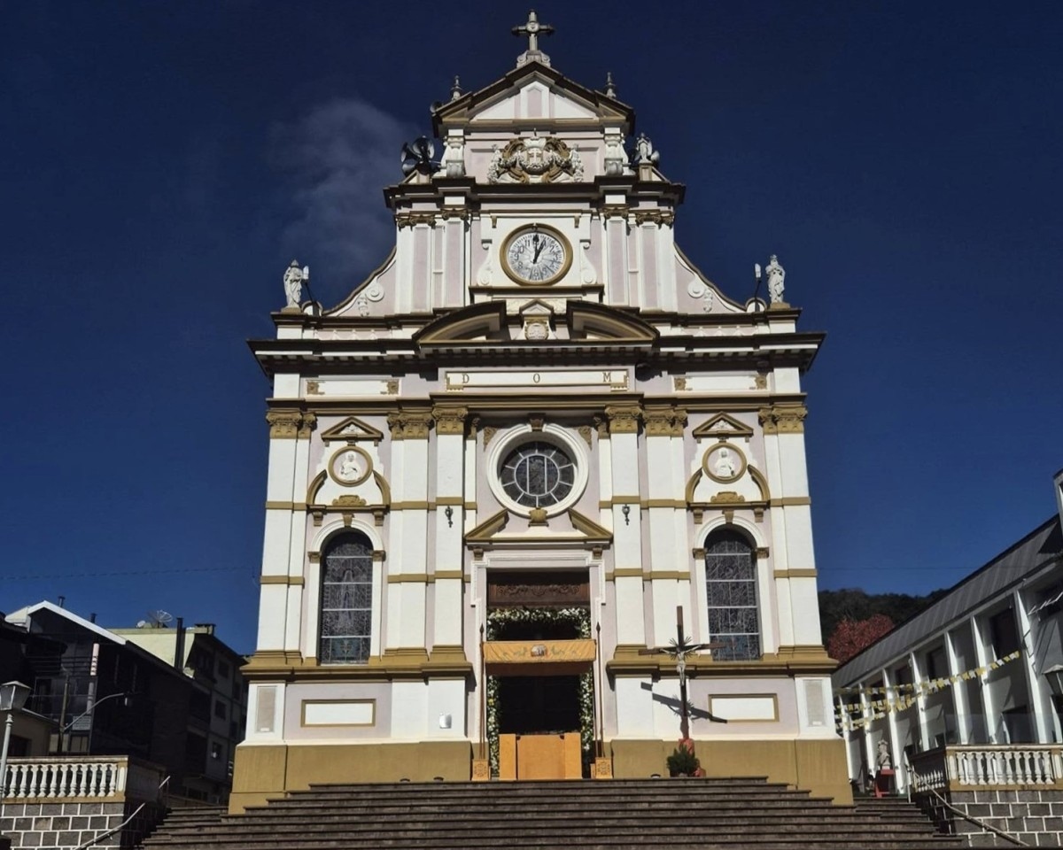 Região Pastoral de Flores da Cunha divulga calendário do Jubileu 2025 na Igreja Matriz de Antônio Prado