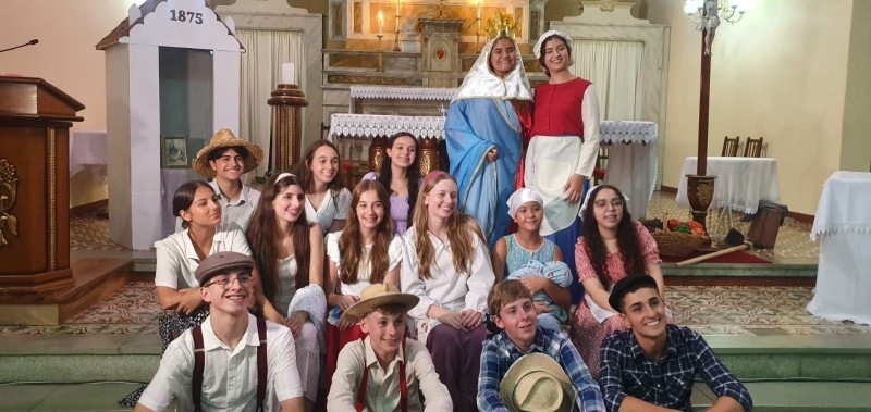 Novena da Romaria Votiva na Paróquia Jesus Ressuscitado encanta com a apresentação dos jovens da comunidade