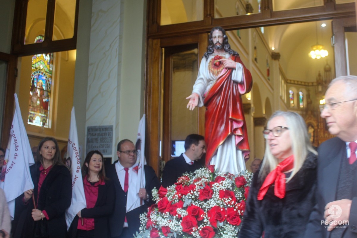 Paróquia Sagrado Coração de Jesus de Farroupilha celebrou festa do padroeiro