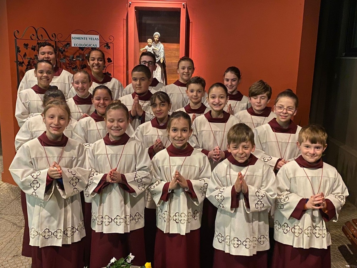 Dia do Coroinha é celebrado com filme, confraternização, integração e a Santa Missa, na Catedral de Caxias do Sul