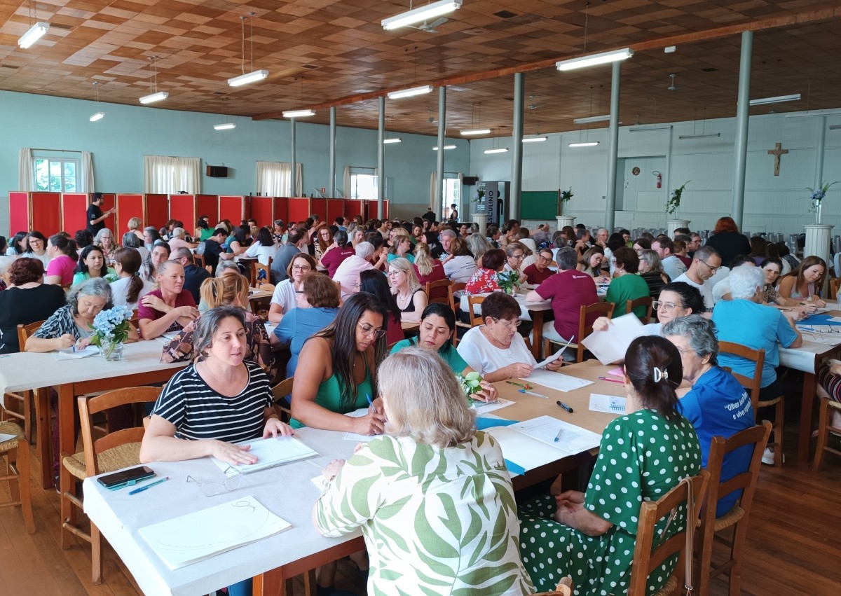 Diocese de Caxias do Sul reúne coordenações de Catequese e catequistas para explanar relatório do Censo Catequético