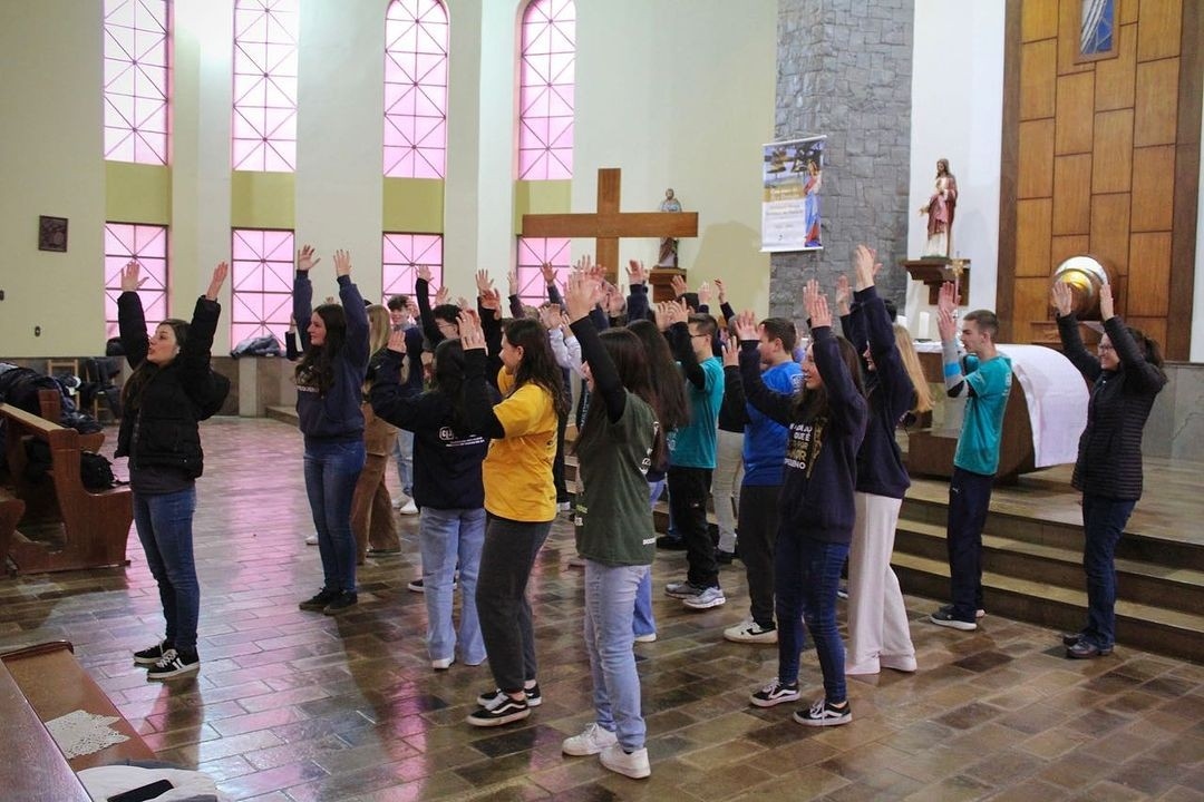 Jovens da Região Pastoral de Bento Gonçalves se reúnem para gravação do clipe da JTchêJ 2024