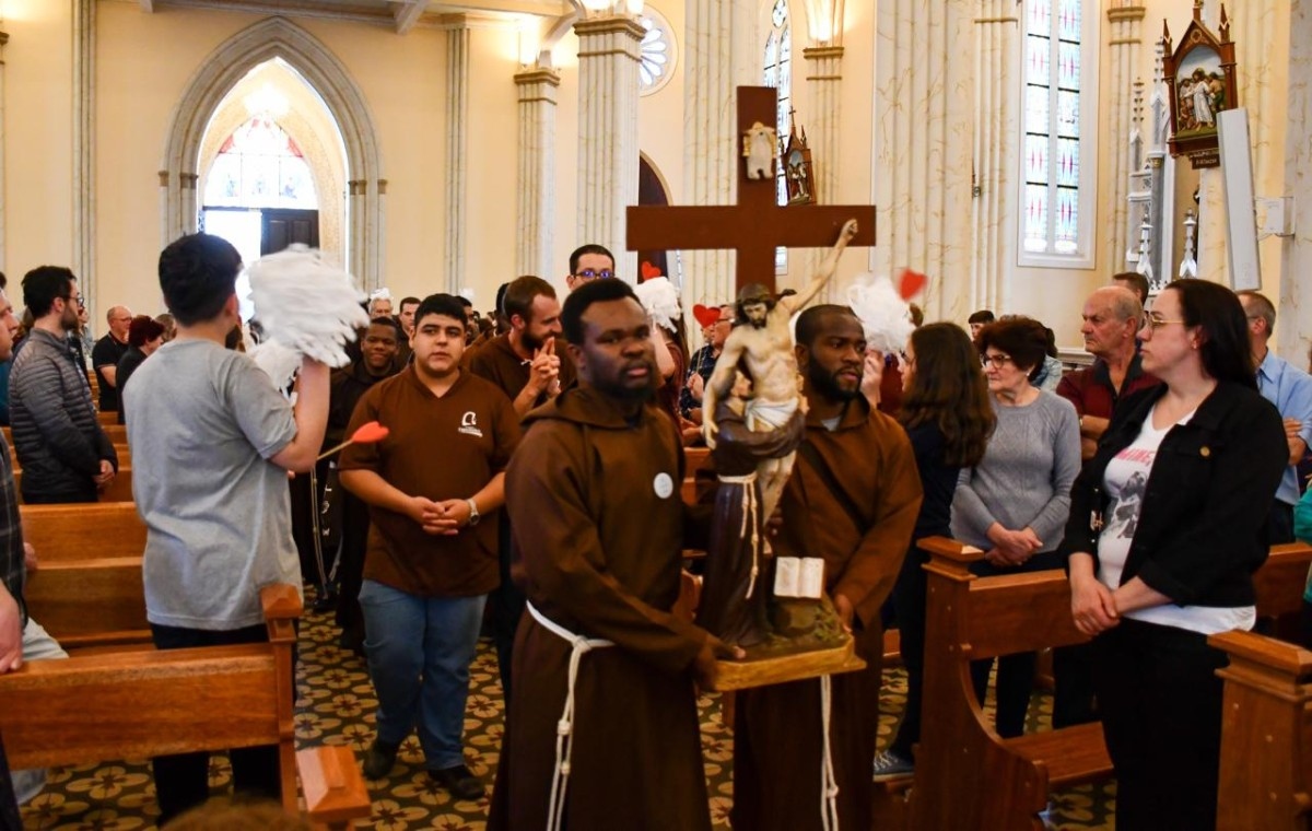 Paróquia São Pedro de Garibaldi vivencia as Missões Populares do Pós-noviciado dos Capuchinhos