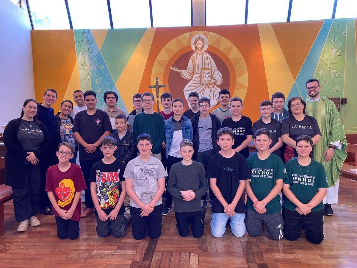 Pastoral Vocacional da Diocese de Caxias do Sul reúne adolescentes e jovens no encontro "Alegrai-vos"