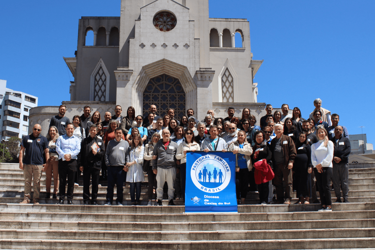 Pastoral Familiar da Diocese de Caxias realiza encontro formativo para novo itinerário de catequese matrimonial