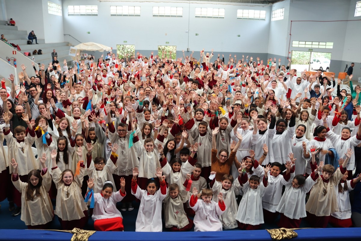 8º Encontro Diocesano de Coroinhas e Acólitos reúne mais de 500 pessoas em Caxias do Sul