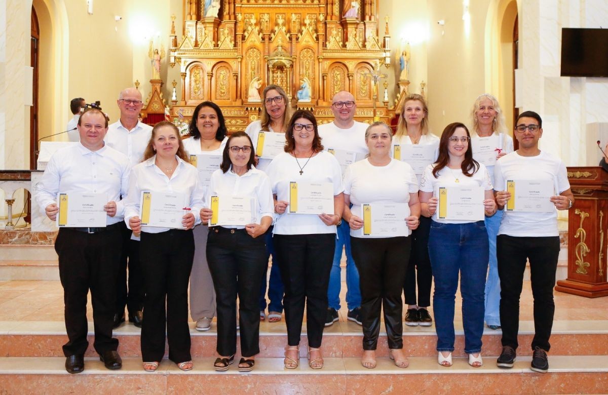 Foto de capa da notícia Região Pastoral de Farroupilha conclui ciclo da Escola de Formação Cristã com Missa e entrega dos certificados