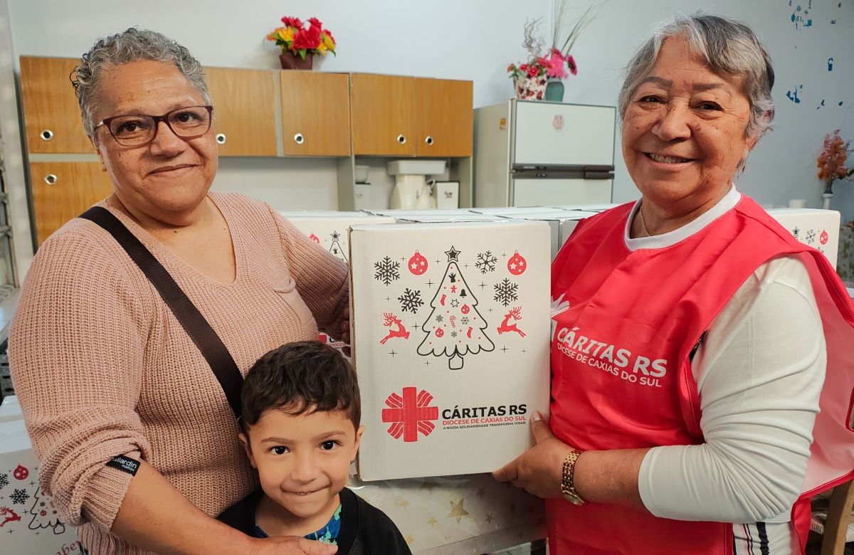 Foto de capa da notícia Primeiras famílias começam a receber as cestas da campanha Natal da Esperança da Cáritas da Diocese de Caxias do Sul