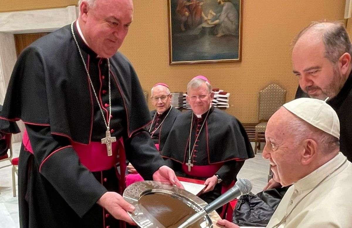 Foto de capa da notícia Bispos do Rio Grande do Sul se encontram com o Papa Francisco, em Roma