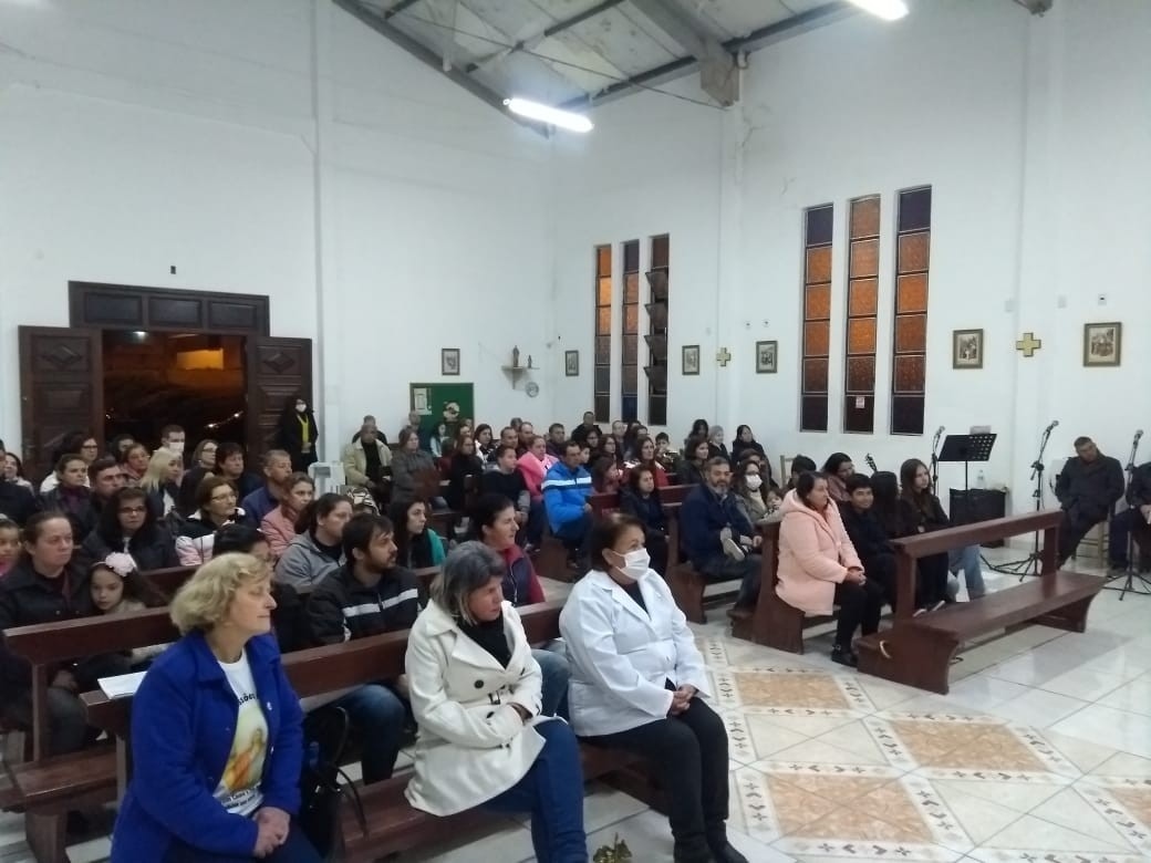 Paróquia São José do bairro Desvio Rizzo realiza o envio dos missionários das Santas Missões Populares