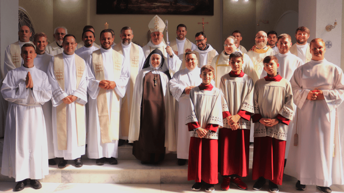 Irmã Maria Isabel da Eucaristia professa os votos perpétuos como Carmelita, em Caxias do Sul