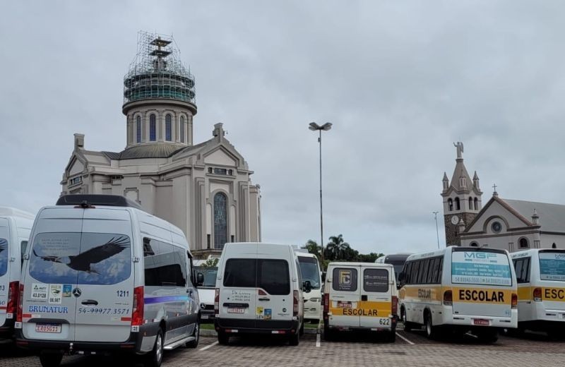 Foto de capa da notícia 1ª Romaria das Vans e Micro-ônibus abre as pré-romarias ao Santuário de Caravaggio