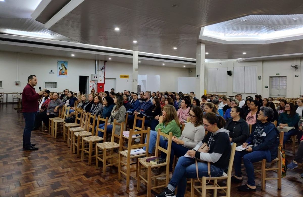 Foto de capa da notícia Catequistas das áreas São José e Desvio Rizzo se reúnem com a coordenação da Iniciação à Vida Cristã da Diocese de Caxias